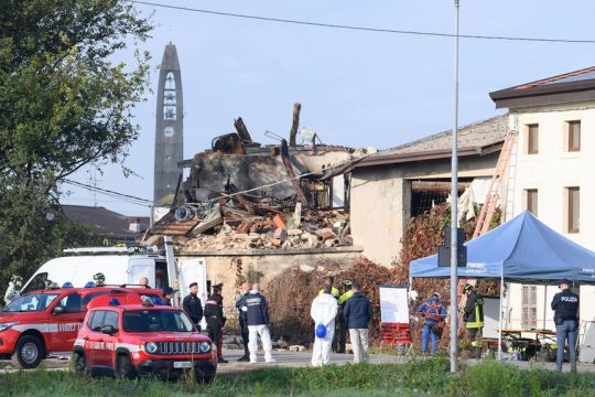 italy ekrixi spitiou - pleistiriasmoi
